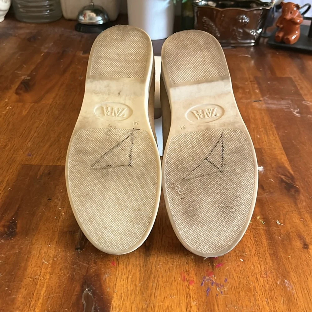 Zara Kids Cream Tan Split Suede Deck Slip On Loafers..Size 34 or 3. Gently Used